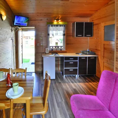 Single-story Near The Sea, Ustronie