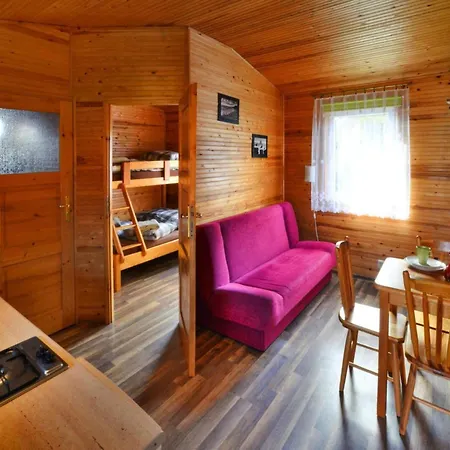 Single-story Near The Sea, Ustronie